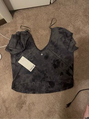 lululemon athletica Women's Charcoal Black Tie-Dye Cropped V-Neck Top